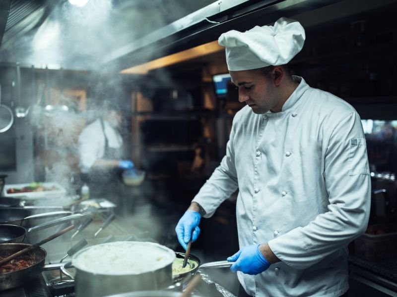 A Photo of signature dish showdown https://showcaseschool.co/wp-content/uploads/2023/08/cooking-competitions-signature-dish-showdown-culinary-expertise-competitive-cooking-events-aspiring-chefs-captivating-videos-loyal-fanbase-challenging-cooking-competitions-Website-Content-c359ee03.jpg
