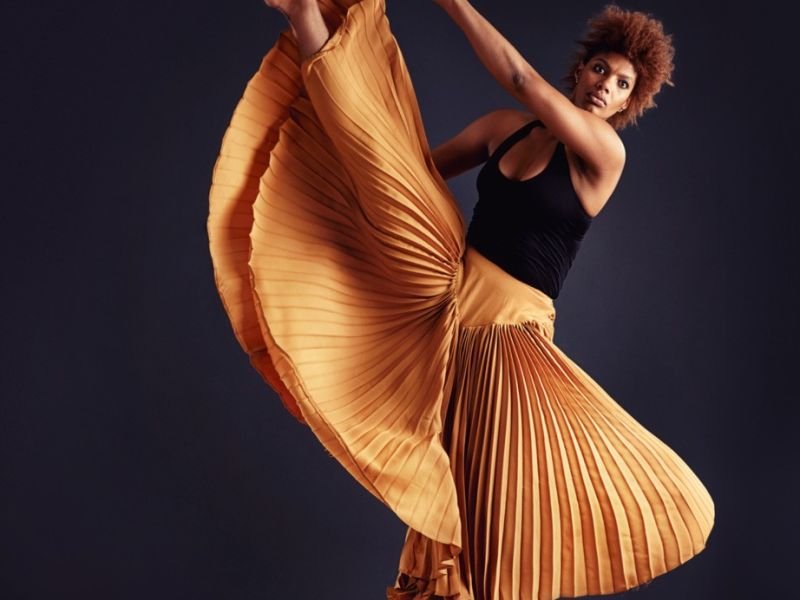 Check Out dance techniques https://showcaseschool.co/wp-content/uploads/2023/09/contemporary-dance-dance-styles-choreographic-approaches-artistic-voices-dance-community-dance-enthusiasts-dance-techniques-dance-companies-contemporary-dance-classes-mastering-dance-technique-Contemporary-Dance-27aa460e.jpg